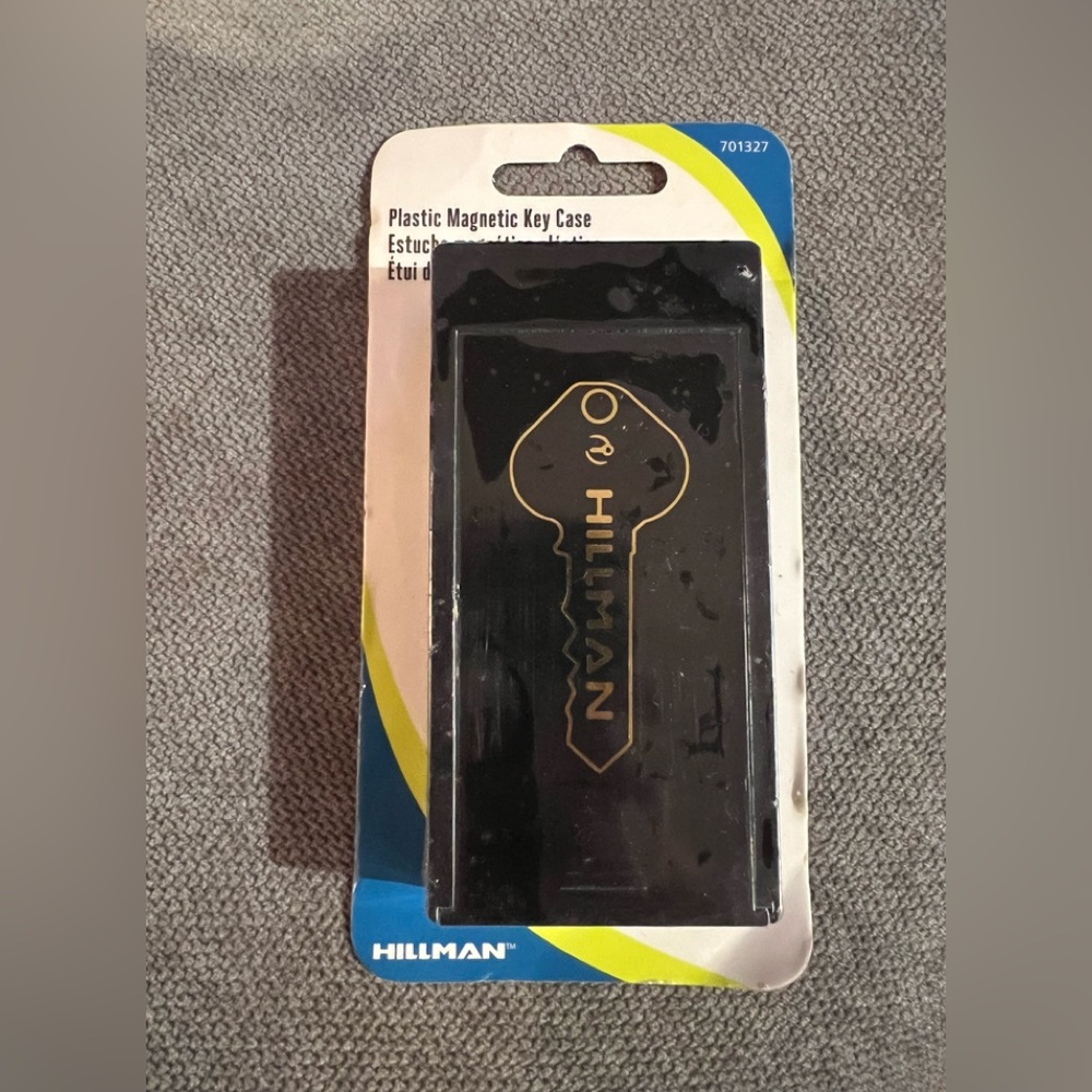 NWT Hillman Magnet Key Case